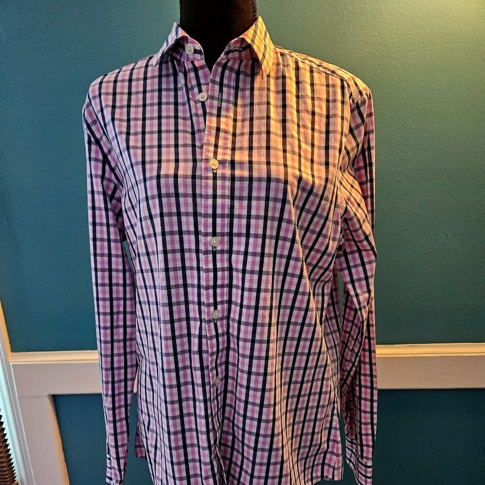 Gap Non-Iron Blue/Pink Long Sleeve Button Up. Size M.